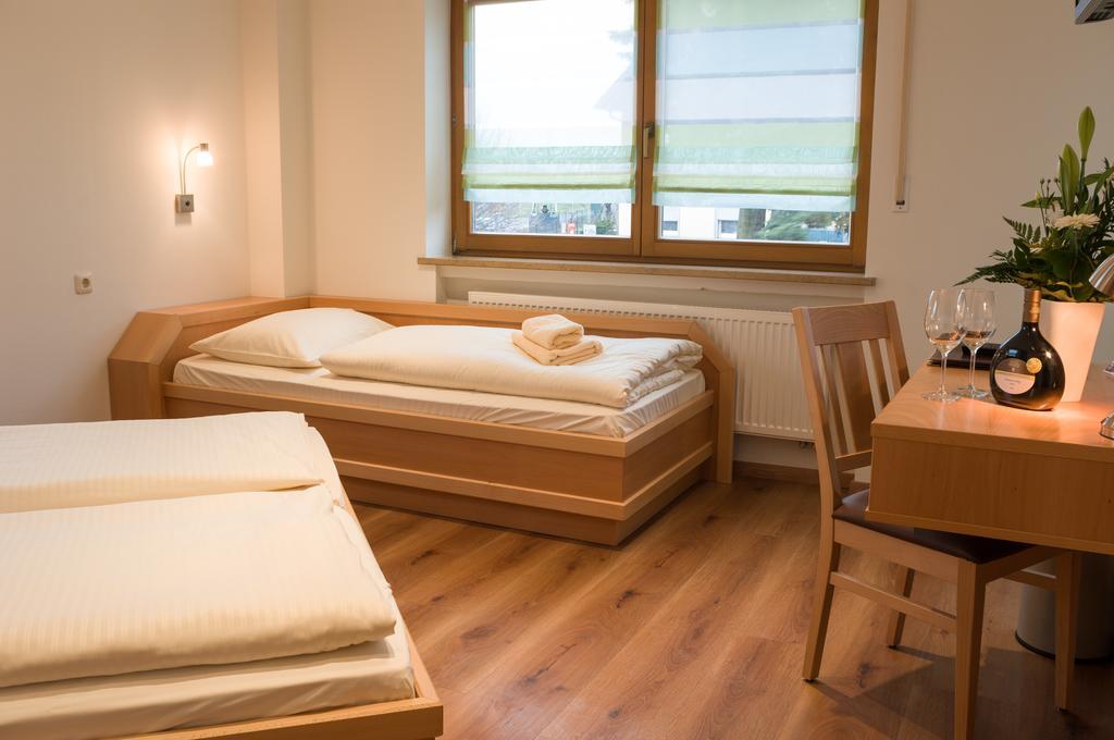 Hotel Schwarzes Ross Schwarzach am Main Bilik gambar